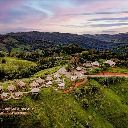 Holos Retreat Center: The Entire Ridge Basecamp Barú エクステリア 写真